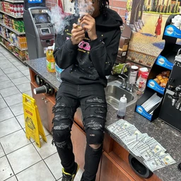 HoodTrap @ShirOWhit